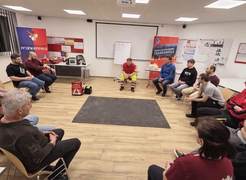 Erste Hilfe Coaching mti FF Frankenfels druch Manfred Hößl vom ASBÖ mit Defi